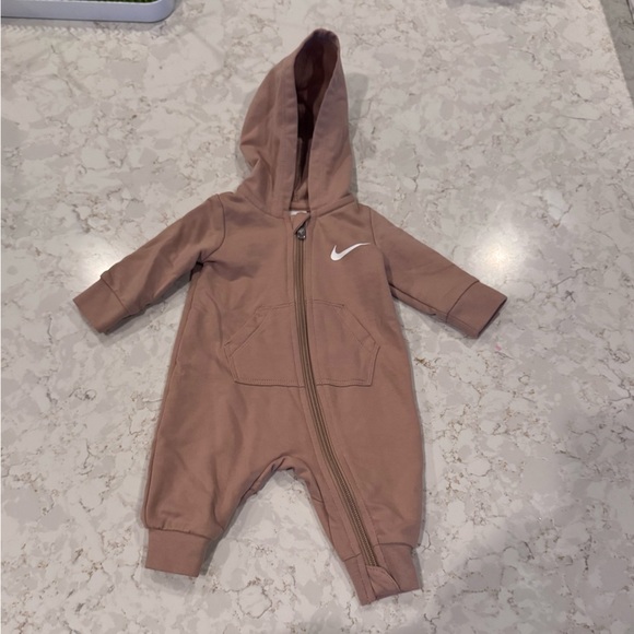 Nike Essentials Baby Hooded Coverall - Picture 4 of 11